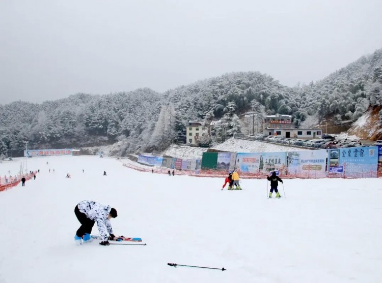 湖北省内唯一可以滑雪泡温泉的宝藏小县城一到冬天简直美翻